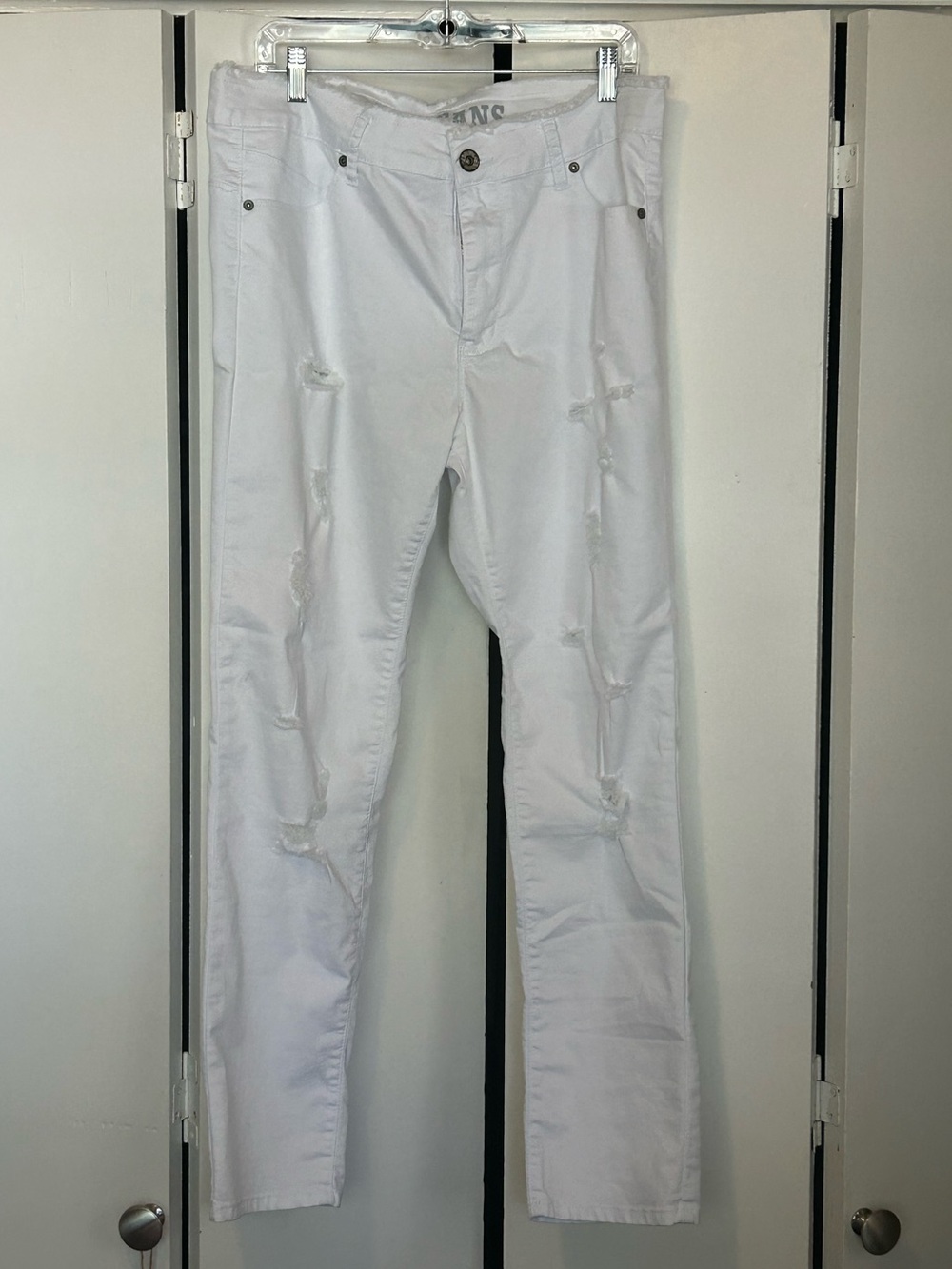 NWOT VIP White Skinny Distressed Women’s Jeans Sz 17/18